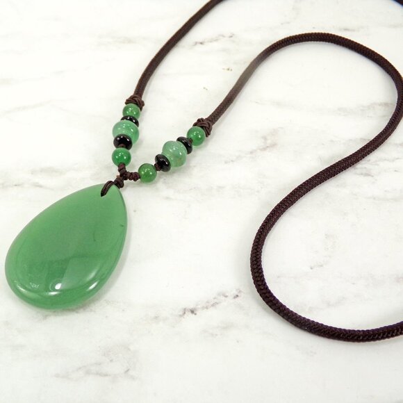 Large green aventurine stone pendant necklace in a teardrop shape on brown cord - Picture 4 of 9